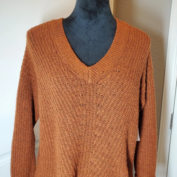 NWT Plus Size Nine West V-Neck Stitch Front Tunic Sweater - Picture 9 of 13